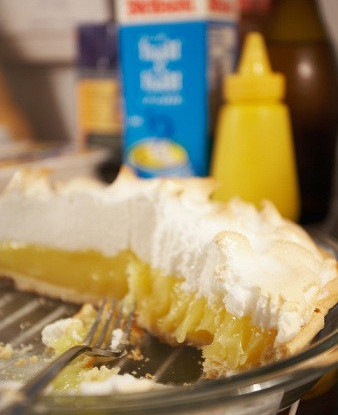 Лимонный пирог с запеченными белками
