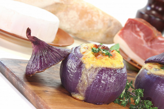 Запеченный чеснок с козьим сыром