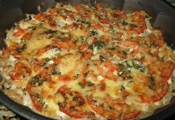 Филе трески, запеченное с картофелем и помидорами